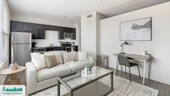 750 Fort Worth Ave in Dallas, TX - Building Photo