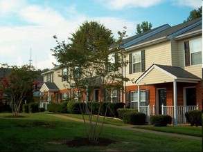 Jouett Square Townhomes in Louisa, VA - Building Photo - Building Photo