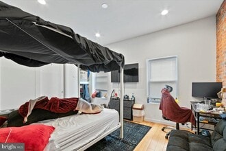 721 N 40th St, Unit 3 in Philadelphia, PA - Foto de edificio - Building Photo