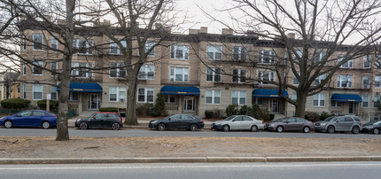 1130 Commonwealth Ave in Allston, MA - Building Photo - Building Photo