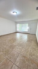 4122 NW 181st Terrace in Miami Gardens, FL - Building Photo - Building Photo