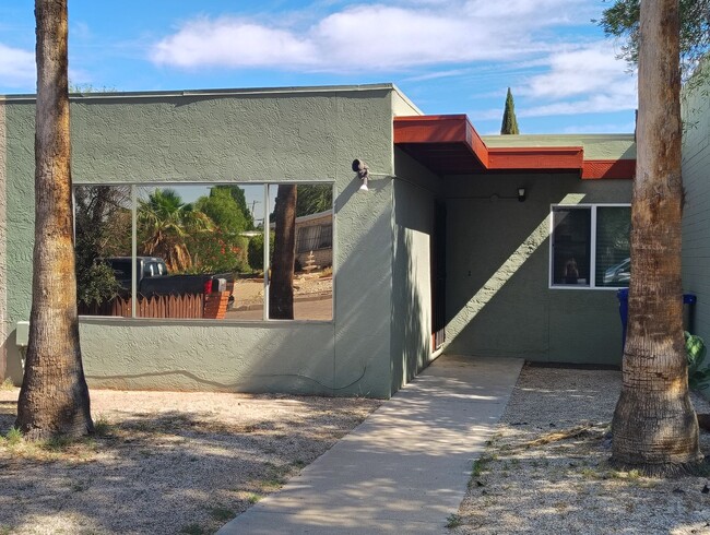property at 5021 E Adams St