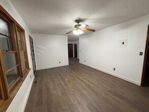 502 Bluebird Dr in Russell Springs, KY - Building Photo - Building Photo