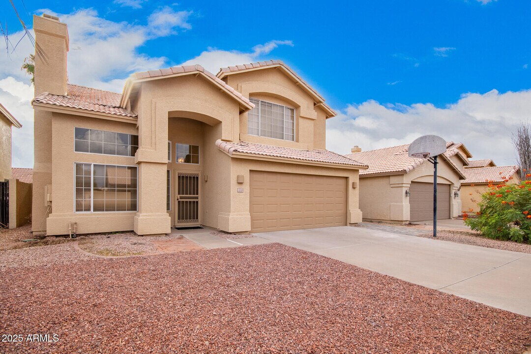 100 N Bradley Dr in Chandler, AZ - Building Photo