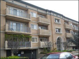 937 12th St, Unit 208 in Santa Monica, CA - Building Photo