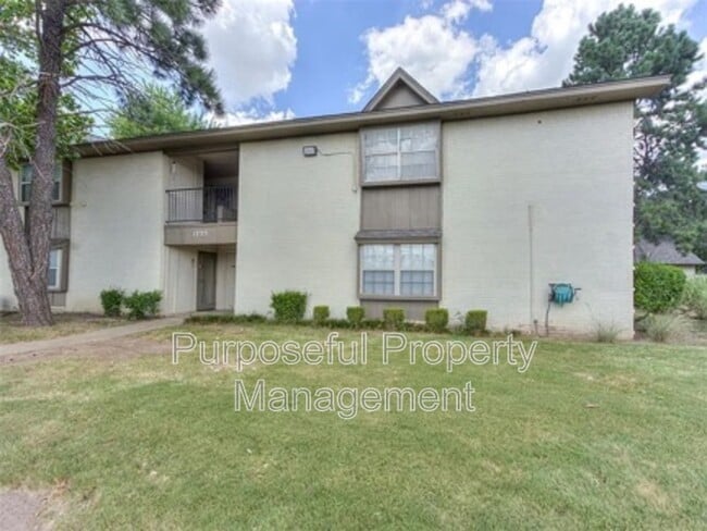 1725 E Lindsey St in Norman, OK - Building Photo - Building Photo