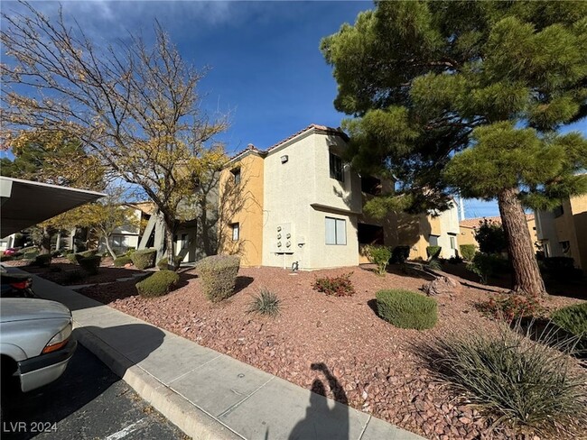 3151 N Soaring Gulls Dr, Unit 1050 in Las Vegas, NV - Building Photo - Building Photo