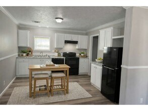 9423 Polak Dr in Tampa, FL - Building Photo - Building Photo