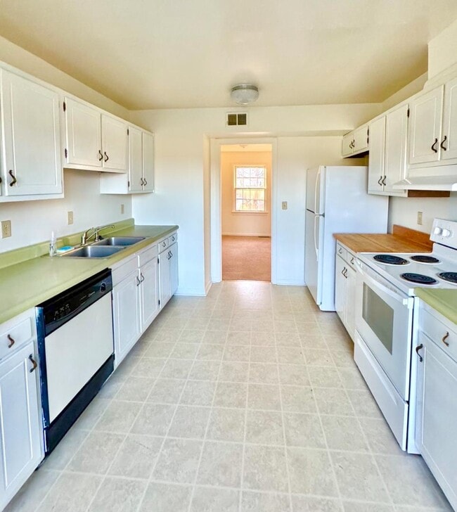 105 Yorkshire Ct in Blacksburg, VA - Building Photo - Building Photo