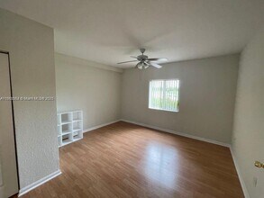 1133 Golden Lakes Blvd, Unit 816 in West Palm Beach, FL - Foto de edificio - Building Photo