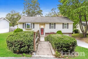 1490 Sawmill Rd in Downingtown, PA - Building Photo