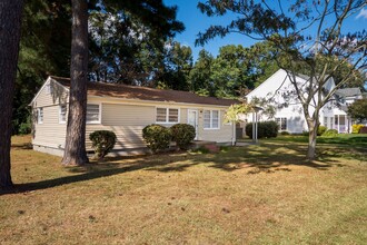 1929 Ashmore Dr in Virginia Beach, VA - Foto de edificio - Building Photo