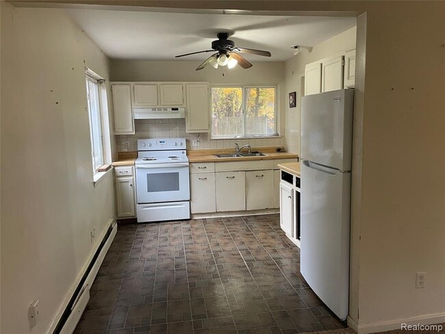 6482 Riverdale Rd in Whitmore Lake, MI - Building Photo - Building Photo