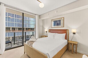 11 NE 6th St in Miami, FL - Building Photo