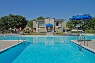 Henson Creek Apartment Homes in Temple Hills, MD - Foto de edificio - Building Photo