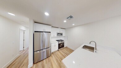 6255 Stewart St in San Diego, CA - Building Photo - Building Photo