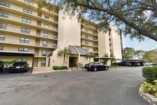 2900 Cove Cay Dr in Clearwater, FL - Building Photo
