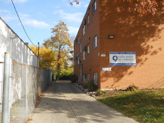 1522-1534 Cedar Ave in Cincinnati, OH - Foto de edificio