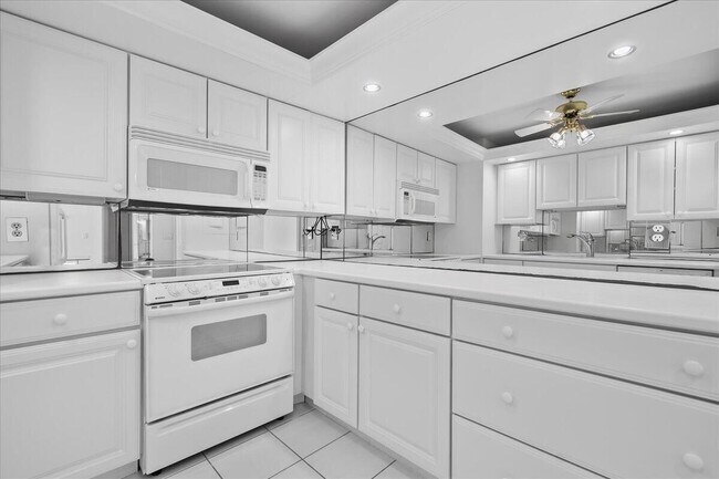 5200 N Flagler Dr in West Palm Beach, FL - Building Photo - Building Photo