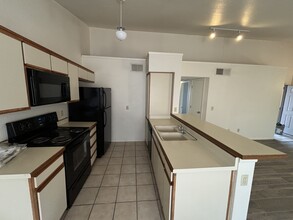 1714 W Park Wood Ln in Tucson, AZ - Foto de edificio - Building Photo