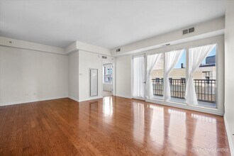 50 S Grove Ave in Elgin, IL - Building Photo - Building Photo