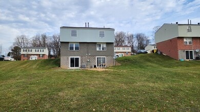 429 Devon Dr in Johnstown, PA - Building Photo - Building Photo