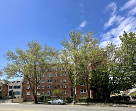 Riverside Terrace in West New York, NJ - Foto de edificio - Building Photo