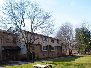 Towpath Manor in Palmyra, NY - Foto de edificio - Building Photo