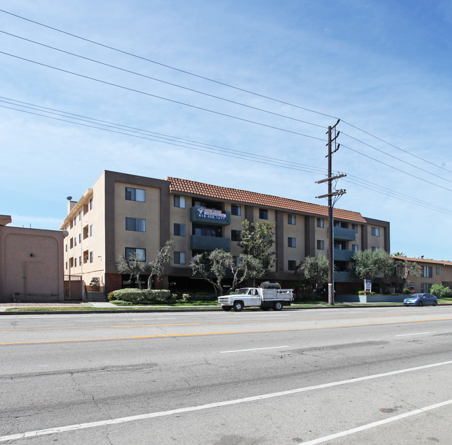 12626 Burbank in North Hollywood, CA - Foto de edificio - Building Photo