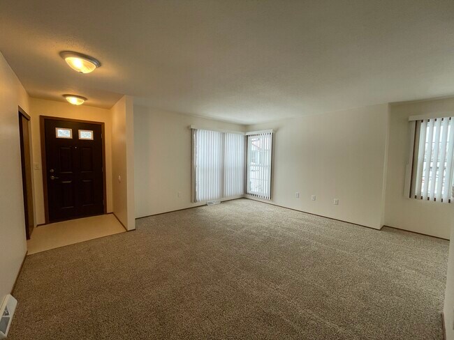 2725 Burgundy Dr in Erie, PA - Building Photo - Building Photo