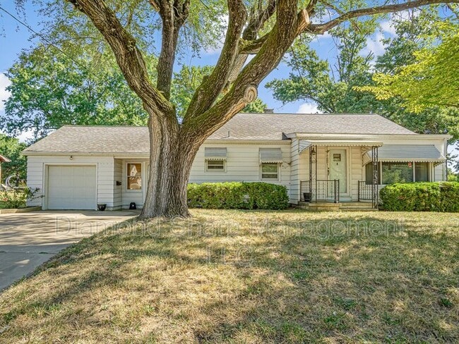 property at 1622 West Blvd