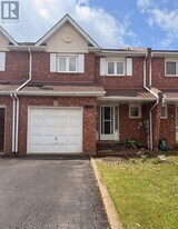 5048 Willowood Dr in Mississauga, ON - Building Photo