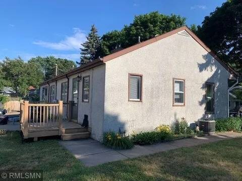 880 Weeks Ave SE in Minneapolis, MN - Building Photo - Building Photo