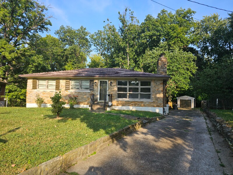 5309 Lost Trail in Louisville, KY - Foto de edificio