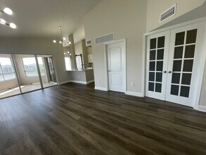 2850 N Oakland Forest Dr, Unit 2850 #305 in Oakland Park, FL - Foto de edificio - Building Photo