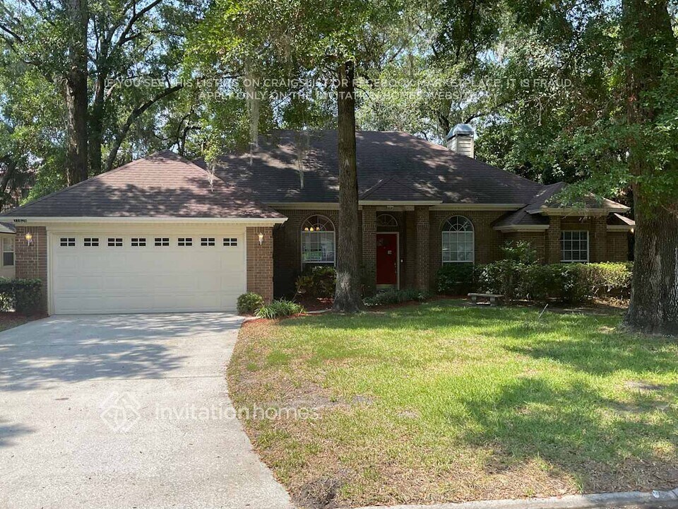 11826 Clearwater Oaks Dr W in Jacksonville, FL - Foto de edificio