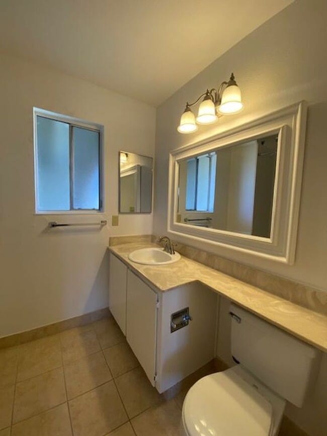 2362 Valley W Dr in Santa Rosa, CA - Building Photo - Building Photo
