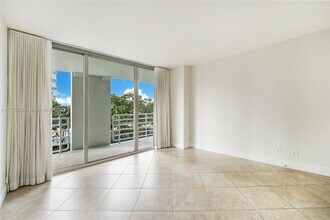 2025 Brickell Ave in Miami, FL - Building Photo - Building Photo