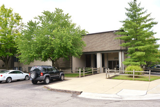 Fox and Hounds Apartments in Oxford, OH - Building Photo - Building Photo