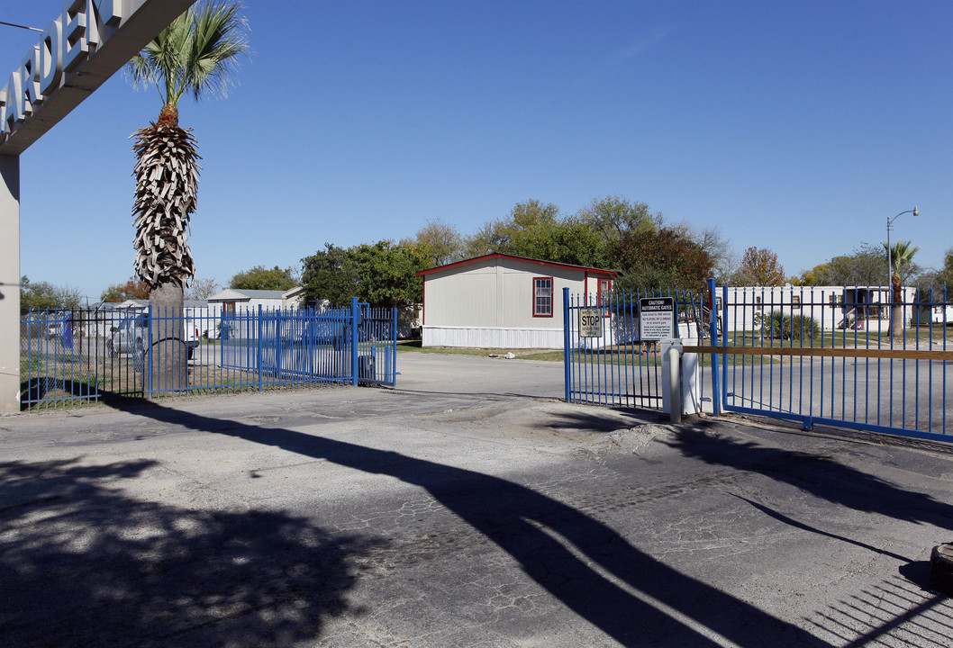 Garden Valley Mobile Home Estates in San Antonio, TX - Foto de edificio