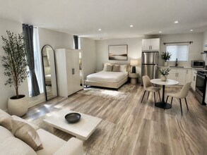 7272 Cirrus Way, Unit 7272.5 in West Hills, CA - Building Photo - Building Photo