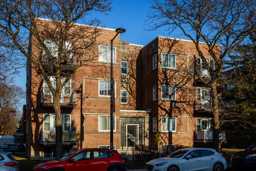 5245 Van Horne Av in Montréal, QC - Building Photo