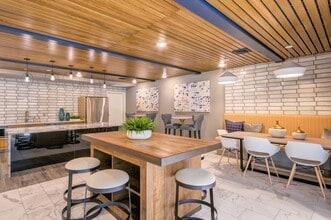 The Heights at Goose Creek Village in Ashburn, VA - Foto de edificio - Building Photo