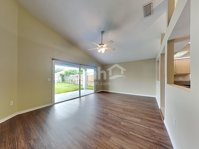 27501 Sky Lake Cir in Wesley Chapel, FL - Building Photo - Building Photo