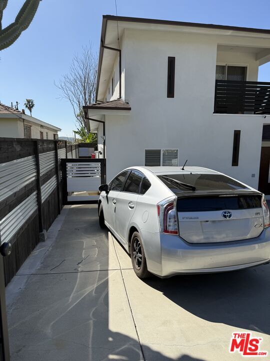 10559 Tujunga Canyon Blvd in Los Angeles, CA - Building Photo - Building Photo