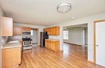 615 SE Prairie Park Ln in Waukee, IA - Building Photo - Building Photo