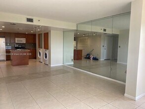 5249 NW 7th St in Miami, FL - Building Photo - Building Photo