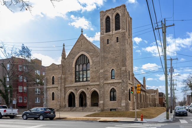 5250 Wayne Ave in Philadelphia, PA - Foto de edificio - Primary Photo