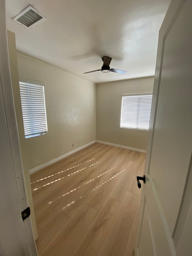 10262 S Van Ness Ave in Los Angeles, CA - Building Photo - Building Photo