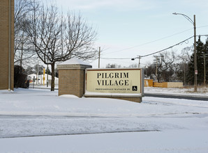 Pilgrim Village in Detroit, MI - Foto de edificio - Building Photo